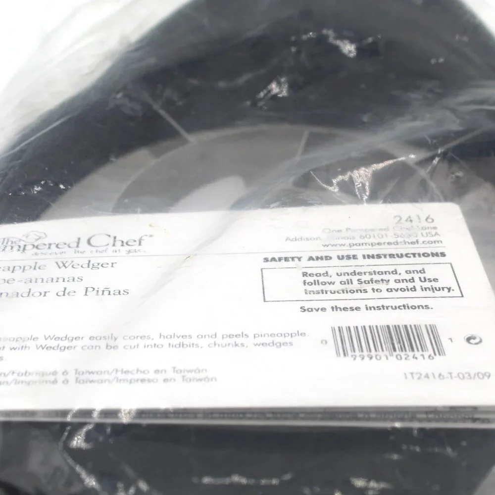 Pampered Chef Pineapple Wedger Corer Slicer With Blade Guard #2416 New Sealed